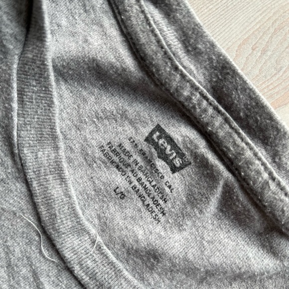 Vintage Levi’s t shirt - Picture 2 of 2